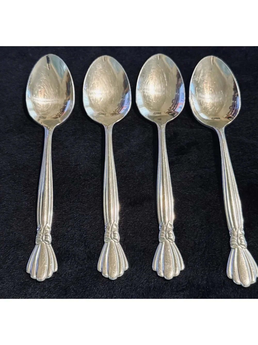 4 Oneida ALEXIS Deluxe Stainless Teaspoons Glossy Bow Silverware Flatware
